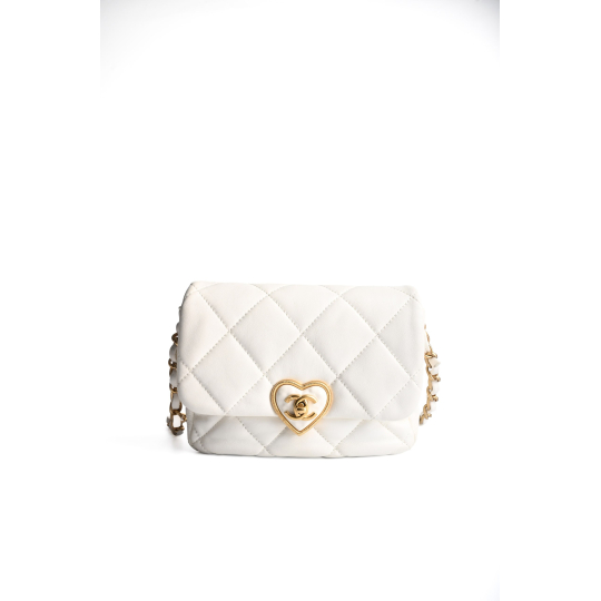 Chanel Flap Bag Khóa Tim Trắng