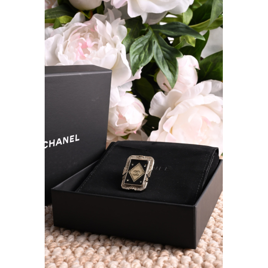 Chanel Cài Áo CC Đen Ngà