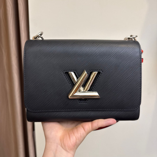 LV Twist Đen Dây Đỏ