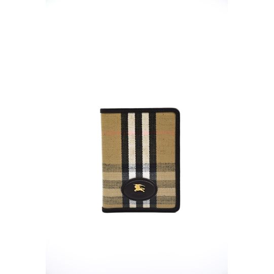 Burberry Highlands Passport 