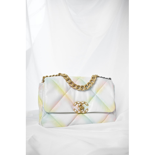 Túi Chanel C19