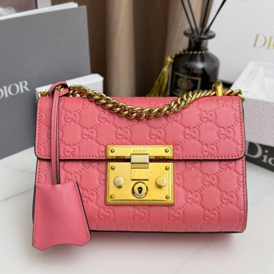 Gucci Hồng