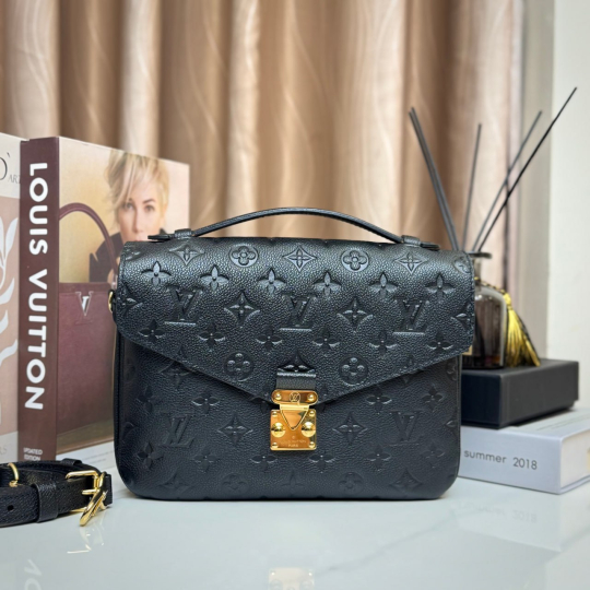 LV Pochette Đen