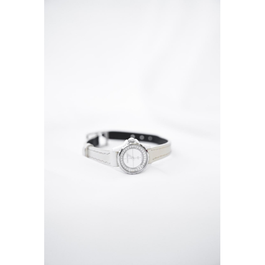 Chanel Đồng Hồ J12 Trắng Viền Kim Cương Dây Da