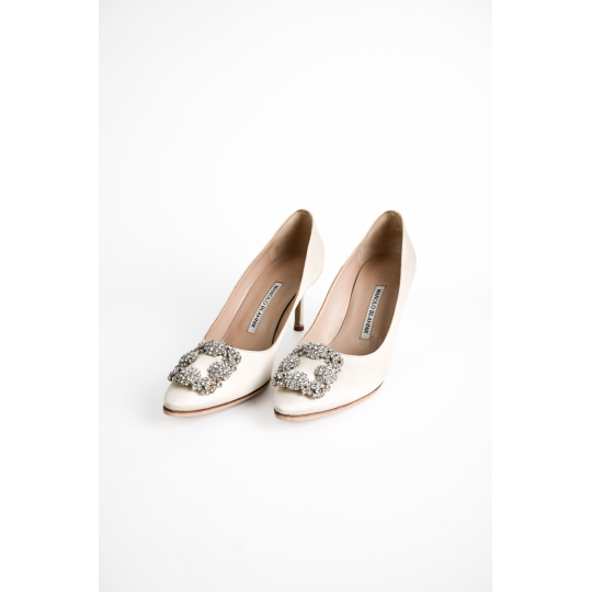 Manolo Blahnik Hangisi Pump Ivory Satin Crystal Buckle